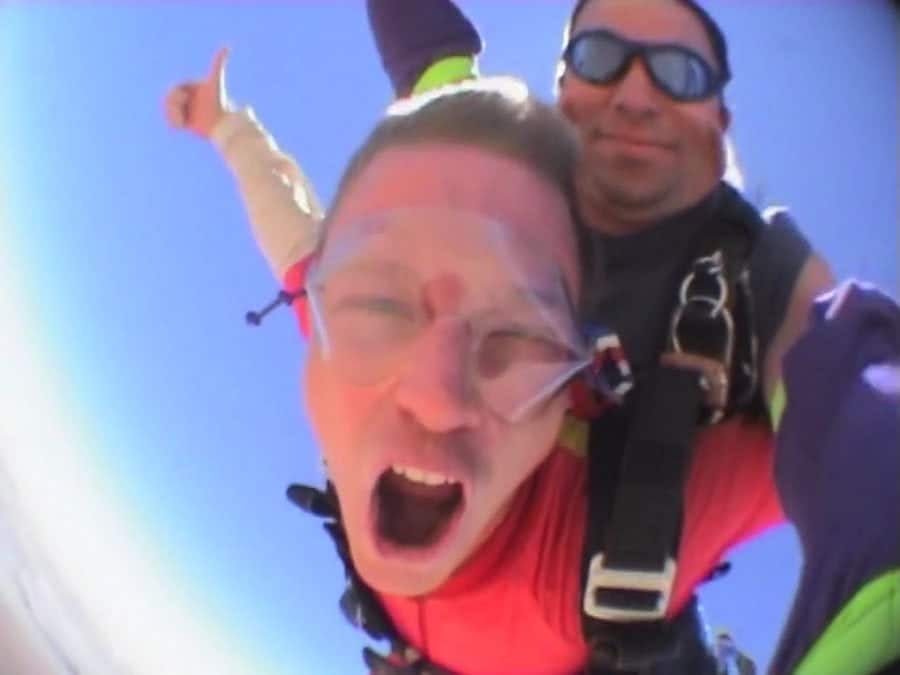 How to jump off a plane from 10 000 feet